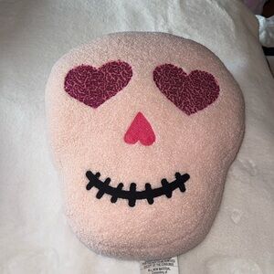 🩷☠️Pink heart eyes Skull Head Pillow Halloween Skeleton Tiktok Viral NWT 🩷☠️